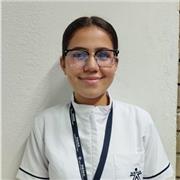 Profesora de Español imparte clases a niños de todas las edades